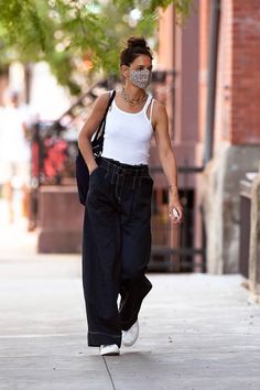 Baggy Pants Outfit, Baggy Jeans Outfit, Jeans Trend, Outfits Baggy, Slouchy Jeans, Types Of Jeans, Baggy Clothes, Pant Trends, 90s Outfit