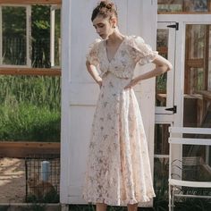 Robe Dianna Floral Print Non-stretch Dress, Non-stretch Floral Print Dress, Maxi Length Dresses For Work, Feminine Dresses For Work, Feminine Dresses For Workwear, Beige Dresses For Daywear, Casual Daywear Dresses, Chic Dresses For Spring Daywear, Chic Spring Dresses For Daywear