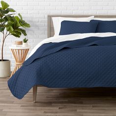 Bedroom showing coverlet set laying on the bed with the quilt folded over on itself Modern Comforter Sets, Modern Comforter, Lightweight Bedding, Coverlet Bedding, King Pillows, Bedspread Set, Quilted Bedspreads, Bedding Stores, Quilted Coverlet