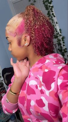 Fuchsia Pink Hair, Hair Dye Colors For Black Women, Pink And Blonde Hair Black Women, Peekaboo Hair Color Black Women, Layered Hairstyles Medium, Hair Dye Ideas Black Women, Hairstyles For Hot Days, Short Curtain Bangs, Skunk Strip