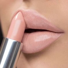 Nude Lip Makeup, Pale Pink Lips, Light Pink Lipstick, Nude Lipstick Shades, Mecca Cosmetica, Fair Skin Makeup, Face Beat Makeup, Date Night Makeup, Casual Makeup