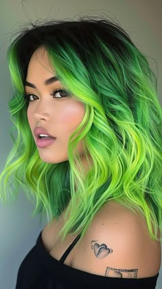 25 Enchanting Green Ombre Hair Styles Green Color Melt Hair, Vivid Hair Color Green, 3 Color Ombre Hair, Black And Green Ombre Hair, Green Vivid Hair Color, Ombré Green Hair, Ombré Color Hair, Edgy Hair Ideas, Neon Green Hair Short