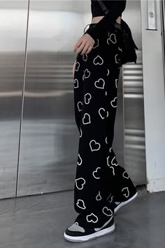 Heart Printed Long Hip Hop Pants – Tomscloth Heart Pants Outfit, Patterened Pants, Kpop Pants, Edgy Pants, Indie Pants, Hearts Outfit, Aesthetic Pants, Anime Pants, Graphic Pants