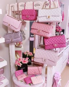 Pink Purses, Stile Blair Waldorf, Sac Louis Vuitton, Tout Rose, Chanel Cruise, Kardashian Kollection, Chanel Couture, Paris Mode, Latest Bags