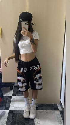 Pakaian Hipster, Smink Inspiration, Tomboy Outfits, Tomboy Style Outfits, Looks Street Style, Swaggy Outfits, Tomboy Fashion, Fashion Streetwear