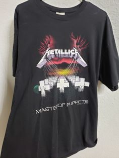 Metallica Master Of Puppets, Metallica Vintage, Metallica Logo, Metallica Band, Metallica Shirt, Graphic Long Sleeve Shirts, Rock Band Tees, Graphic Band Tees