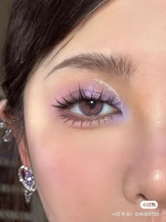 Eyeshadow Looks For Green Eye, Cute Purple Eye Makeup, Opal Eye Makeup, Eye Makeup Ideas Purple, Quince Makeup Ideas Natural Purple, Rapunzel Inspired Makeup, Fairy Makeup Purple, Enchanted Makeup Looks, Eye Makeup Concert