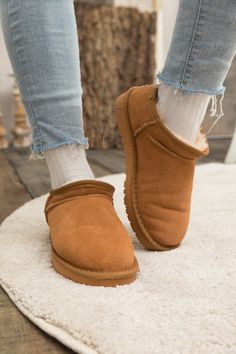 Chestnut Low Ankle Boots, Suede Slippers, Boots Suede, Classic Boots, Eva Sole, Daily Dress, Dream Room, Suede Boots, Sock Shoes