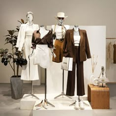 Half Mannequin Display Ideas, Vintage Mannequin Display Ideas, Mannequin Photoshoot Clothing, Fashion Thesis Display Ideas, Mannequin Display Boutique, Manequin Ideas Display, Clothes On Mannequin, Mannequin Photoshoot, Mannequin Display Ideas