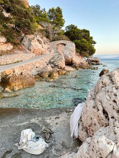 there is a towel on the rocks by the water