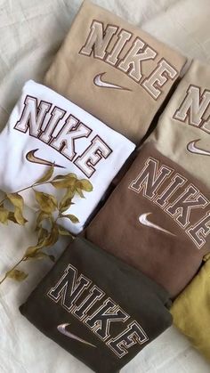 Pull Nike Vintage, Pull Nike, Dr Shoes, Nike Pullover, Cute Nike Shoes