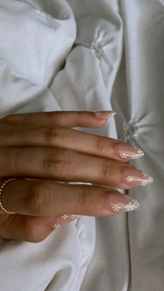 Almond Nails White Flowers, Deb Nails White, Almond Acrylic Nails White With Flowers, Nail Inspo For Senior Pics, Nails W White Design, Prom Nails Flower Design, Neutral Nails With White Flowers, Basic Graduation Nails, Senior Nails Ideas 2023