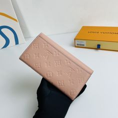 The envelope style Sarah Wallet features a meticulously embossed Monogram Empreinte leather exterior and a cleverly designed interior with numerous pockets and credit card slots. 

Size: 19×10.5×2.5cm Louis Vuitton Yayoi Kusama, Louis Vuitton Capucines, Louis Vuitton Pink, Large Cosmetic Bag, Medium Handbags, Lv Shoes, Lv Purse, Lv Belt, Lv Wallet