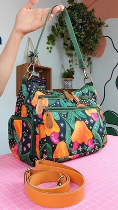 COLORIDA | COSTURA CRIATIVA | Bolsa que vira mochila 🥰 Peças 2 em 1 são sempre sucesso Já chega SALVANDO pra fazer e vender muitas ✅ O passo a passo é rápido mesmo, … | Instagram Colorful Patchwork Shoulder Bag For Daily Use, Multicolor Fabric Bags With Pockets, Multicolor Cat Print Bags For Daily Use, Multicolor Patchwork Tote Satchel, Multicolor Bags With Zipper Pocket For On-the-go, Tote Bag, Couture