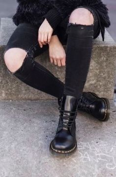 Ellie Phimister, Red Doc Martens, White Doc Martens, Galaxy Converse, Galaxy Vans, Doc Martens Outfit, Doc Martens Boots, Tokyo Street Fashion, Estilo Indie