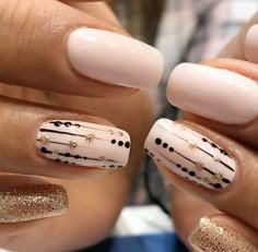 New Yrs Nails Nailart, New Years Nail Designs Short Nails, 2024 New Year Nails, Nail Ideas For New Years 2024, Nail Cristhmas, Easy New Years Nails, New Year’s Nails, New Year’s Eve Manicure, Cristhmas Nails