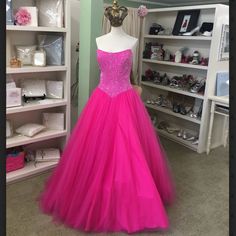 Brand New Pink Prom Dress For Le Gala. Size 16 Prom Dress Color, Pink Prom Dress, Pink Prom, Dresses Pink, Pink Prom Dresses, Gala Dresses, Prom Dress, Size 16, Colorful Dresses