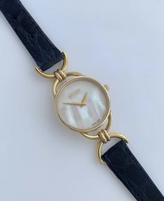 Trendy Watches Women, خواتم خطوبة, Pretty Watches, Timeless Watches, Gold Girl, Funky Jewelry, Gucci Leather