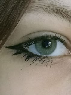 Gothic Eyeliner idea Maquillage Yeux Cut Crease, Interesting Images, Being Creative, Emo Makeup