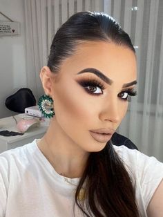 Kardashian Makeup, Makeup Ojos, Wedding Eye Makeup, Makeup For Hazel Eyes, Neutral Makeup, Glam Makeup Look, Makijaż Smokey Eye, Makeup Eye Looks, Bridal Makeup Looks