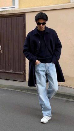 Men Parisian Outfit, Men’s Style Europe, Men’s Fall European Fashion, Europe Winter Men Outfit, Men Fashion Casual Outfits Winter, Classic Masculine Style, Italy Mens Fashion Winter, London Mens Fashion Winter, Nyc Christmas Outfit Men