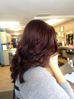 Auburn hair! #haircolor #haircountry Pelo Color Borgoña, Auburn Hair With Highlights, Brown Auburn Hair, Rambut Brunette, Cherry Coke, Auburn Brown