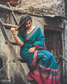 Saree Photoshoot Poses, Sari Pic, Modern Sarees, Men Fashion Brand, Cotton Saree Designs, Romantic Photoshoot, Fashion Network, Wedding Saree Collection