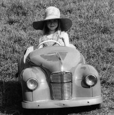 Toy Pedal Cars, Vintage Pedal Cars, Pedal Car, Pedal Cars, Kids Ride On, Old Toys, Vintage Photographs, Wagons, Vintage Children