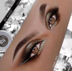 Design Eyeliner, Eyeliner Design, Eyeliner Types, Jewel Makeup, Corrective Makeup, Glitter Makeup Looks, Nail Makeup