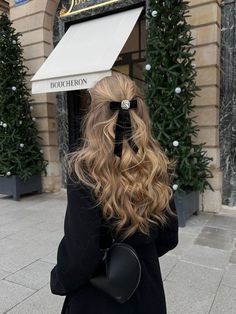 Outfits Timeless, Old Money Winter, Parisienne Style, Preppy Summer Outfits, Hair Stylies, Preppy Summer, Old Money Aesthetic, Winter Hairstyles, Winter Aesthetic