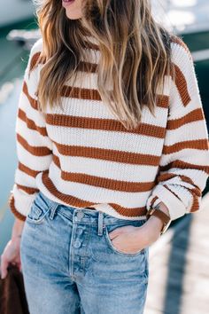 Jess Ann Kirby wears a stripe sweater in Autumn maple tones Cardigan Casual, Pullover Outfit, Orange Sweaters, Casual Street Style, Mode Inspiration, Striped Sweater, Street Style Outfit, Outfits Casuales, Autumn Winter Fashion