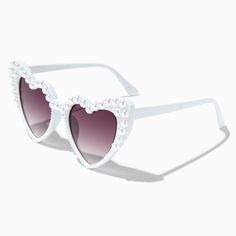 Sabrina Outfits, Sunglasses White, Women's Glasses, White Frames, Cute Sunglasses, White Sunglasses, Shaped Sunglasses, 70s Disco, Heart Shaped Sunglasses