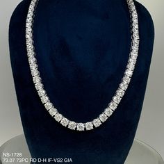 Disfrute del máximo lujo con nuestros 73.07 Cts. Collar de eternidad de diamantes naturales. Cada exquisito diamante brilla con 73,07 quilates de belleza natural, creando una declaración atemporal de elegancia y sofisticación. Perfecto para ocasiones especiales o para añadir un toque de glamour a cualquier outfit.

 DIAMANTE 73.07 RD TCW 73 UDS. DH IF-VS2 GIA
 18K WG 61,12 GRAMOS TAMAÑO 18,25

 NS-1728 Eternity Necklace, Diamond Chain Necklace, Diamond Chain, Diamond Eternity, Belleza Natural, Natural Diamonds, Natural Beauty, Special Occasion, Chain Necklace