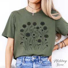 Boho Flower Shirt | Unisex Tee Shirt | Black Flower Tshirt | Wildflower Shirt | Wild Flower T Shirt | Floral T Shirt | Floral Graphic Tee | Botanical Aesthetic Tops | Nature Shirt | Cottagecore Tshirt | Boho Tshirt | Hippie Clothes | Spring Top | Summer Clothes ✔️ Soft, light and comfortable unisex short sleeve tee ✔️ 100% Airlume combed and ringspun cotton (fiber content may vary for different colours*) ✔️ Light fabric (4.2 oz/yd² (142 g/m ✔️ Retail fit 📏 Runs true to size ✔️ Dual side seams f Floral Tshirt, Noir Uni, Cottagecore Clothes, Floral Clothing, Nature Tees, T Shirt Painting, Boho Clothes, Floral Graphic, Floral Outfit