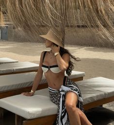 Island Cruise Outfits, Kylie Jenner Beach, Bali Pics, Cruise Attire, Summer Holiday Outfits, Earthy Outfits, Perfectly Timed Photos