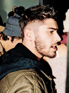 Zayn Malik Blonde, Hairstyles Zayn, Zayn Malik Hairstyle, Dancing Pose, Zayn Malik Style, Beard Hairstyle, Mohawk Hairstyles