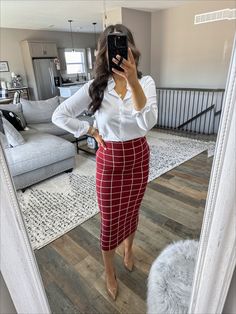 First Day Office Job Outfit, Plaid Midi Skirt Outfit, Corporate Skirts, Corporate Attire Women Young Professional, Office Job Outfits, Office Outfits Women Young Professional, Shirt And Skirt Outfit, Professional Office Outfit, Office Wear Women Work Outfits