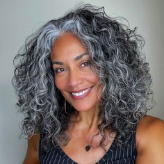 magnific eBifIPTAAw4Gd1yo0ffp Shadow Gray Frosting on Dark Curls Grey Locs, Gray Blonde, Hair Color Guide, Grey Hair Looks, Grey Hair Don't Care, Blonde Natural Hair, Blonde Natural