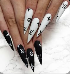 Nails Art Designs Summer, Design Short Nails, Glitter Nails Art, Art Nails Acrylic, Short Nails Nail Art, Nail Ideas Nail Polish, Designs Nails Art, Gel Nails Design, Gucci Nails