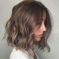 Hairstyles For Short Wavy Hair, Hair Cut Ideas, Short Brunette Hair, Hairstyles Diy, Medium Bob Haircut, Nail Makeup, Perfect Ten, Medium Bob, Hair Color Caramel