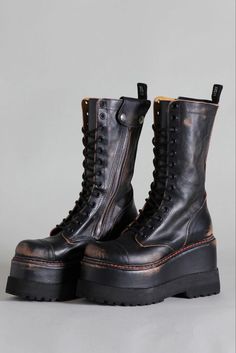 Dr Shoes, Funky Shoes, Combat Boot, Estilo Punk, Aesthetic Shoes, Swag Shoes, Mode Inspo, Looks Chic, Pretty Shoes