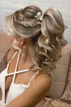 Long Hair Upstyles Wedding, Hair Extensions For Wedding Brides, Dramatic Updo Hairstyles, Upstyles For Long Hair Wedding, 21st Hairstyles, Bridal High Ponytail, Bridal Hairstyles Medium Length, Ponytail Updo Wedding, Ponytail Bride