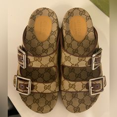 Brown Gucci Slides Never Worn ! Gucci Espadrilles, Gucci Flip Flops, Pool Sandals, Gucci Slides, Nice Sandals, Shoes Gucci, Tan Sandals, Platform Block Heels, Leather Cuts