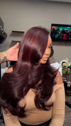 @daisydoesmyhair, red hair inspo Ginger Hair Black Women Blonde Streak, Red Hair Color For Black Women, 350 Wig Color, Red Wine Wig, Cherry Cola Hair Color Black Women, Hair Dye Ideas Red And Brown, Red Highlights Black Women, Burgundy Weave Black Women, Burgundy Sew In Weave Leave Out