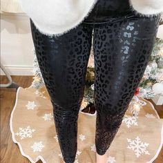 Gorgeous Leopard Print Leggings Leggings Bar Outfit, Stretch Leggings For Party, Casual Stretch Leggings For Party, Black Leggings For Party In Winter, Black Leggings For Winter Party, Black Winter Party Leggings, Trendy Black Winter Leggings, Chic Tight Black Leggings, Trendy Black Stretch Leggings