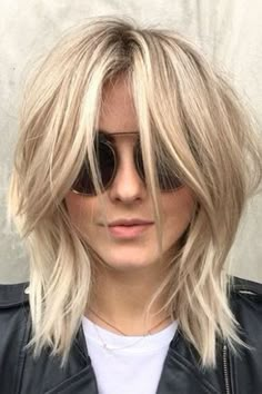 Wavy Layered Haircuts, Medium Shag Haircuts, Modern Haircuts, Shag Hairstyles, Shag Haircut, Mid Length Hair, Hairstyles Haircuts, Hair Looks