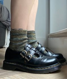 Cute Socks For Doc Martens, Thick Knitted Socks, Fall Shoes Aesthetic, Csm Sock Patterns, Cute Sock Knitting Pattern, Socks Grunge, Styling Socks, 2010 Twee Indie, Shoes For Fall