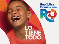 a young boy smiling with his mouth open in front of the republicaa dominiciana logo