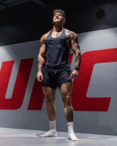 Rat Fashion, Aesthetic Body Men, Business Casual Attire For Men, Smart Casual Menswear, Bodybuilding Workout Plan, Gym Workout Chart, Jordan Outfit, Gym Guys, Gym Outfit Men