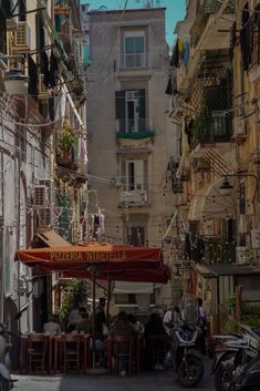 pizza restaurant naples italy Naples Aesthetic, Napoli Photography, Eating Aesthetic, Things To Do In Naples, Underground Bunkers, Cheap Food, Italian City, Best Of Italy, Cheap Things To Do